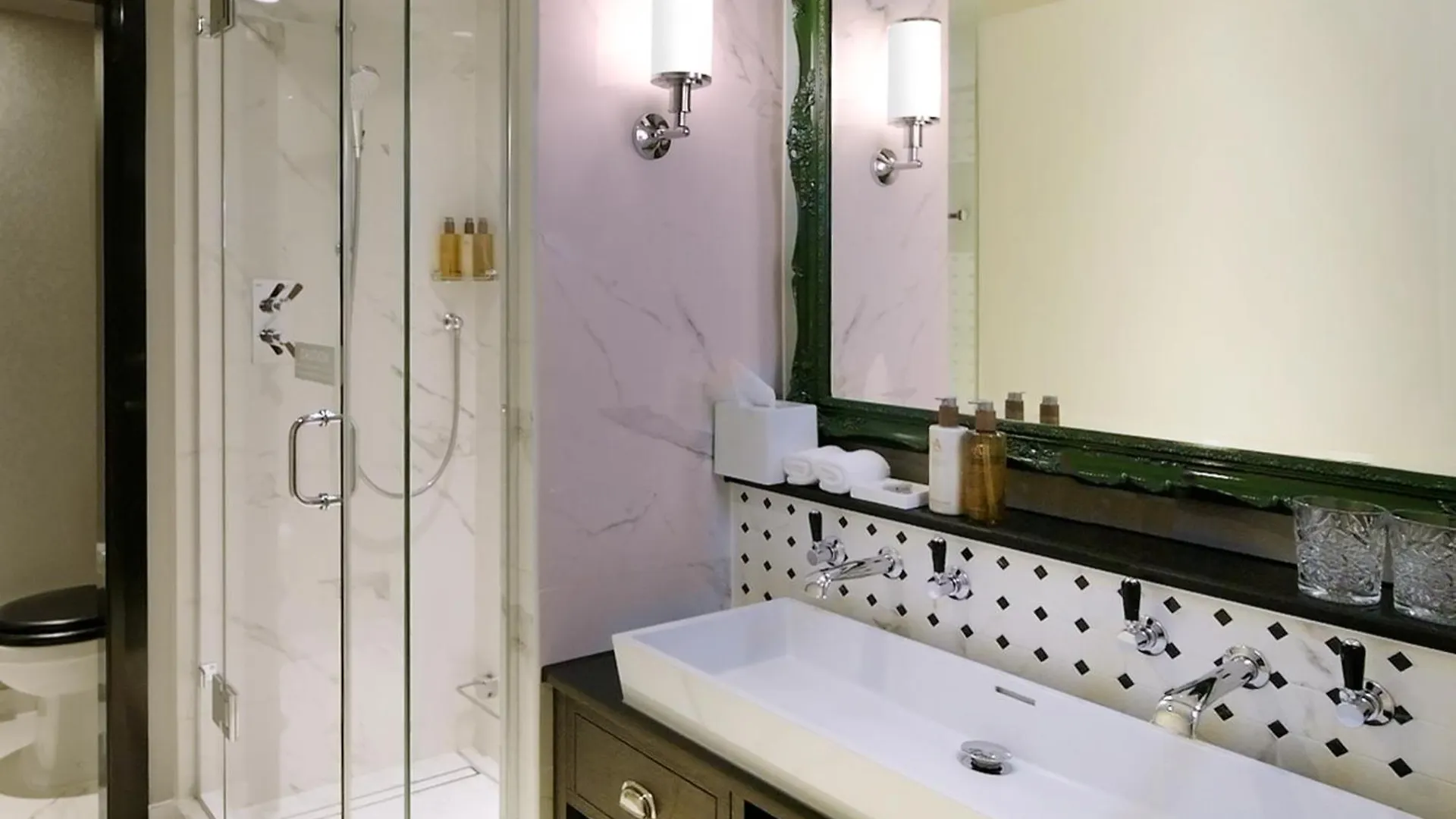 Virgin Hotels London - Shoreditch 5*,